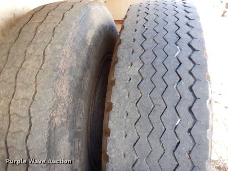 image for item HD9182 1988 Flowboy live bottom trailer