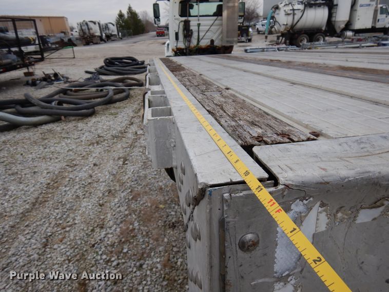 image for item HD9227 2006 Transcraft drop deck trailer