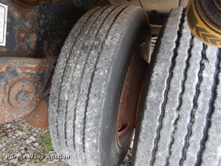 image for item HD9227 2006 Transcraft drop deck trailer