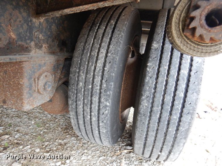 image for item HD9227 2006 Transcraft drop deck trailer