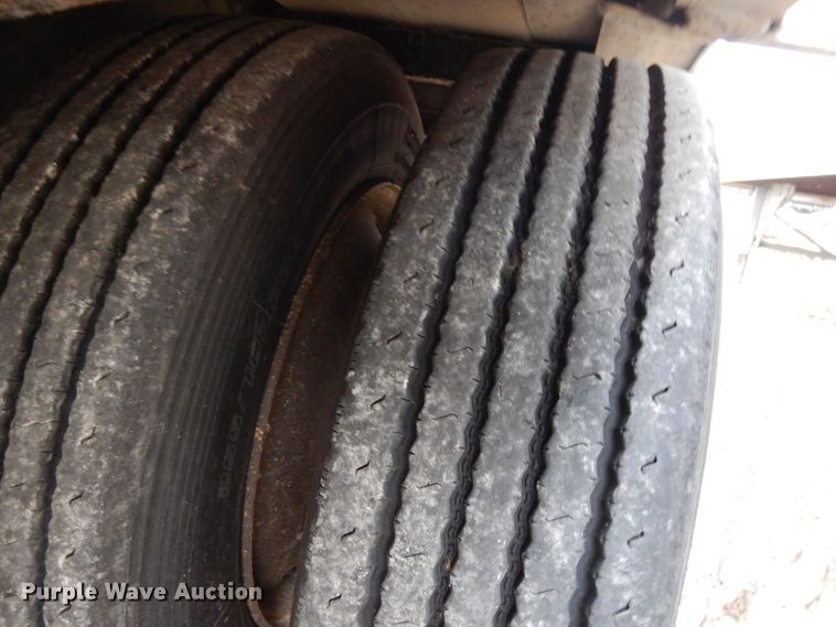 image for item HD9227 2006 Transcraft drop deck trailer