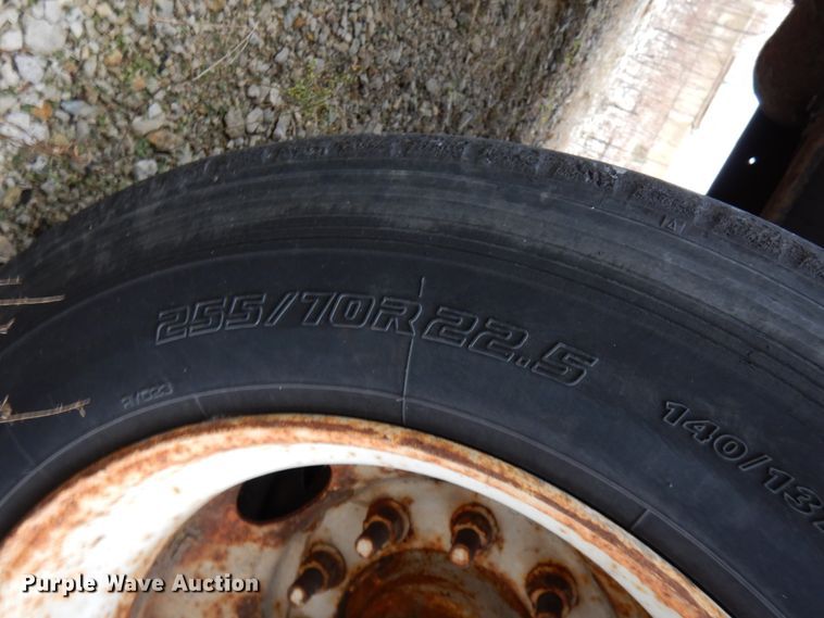 image for item HD9227 2006 Transcraft drop deck trailer