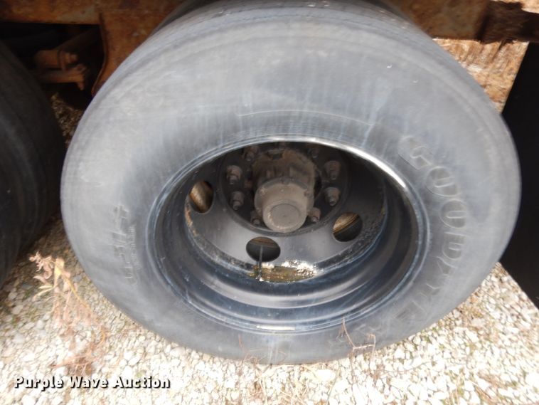 image for item HD9228 1999 Trailmobile dry van trailer