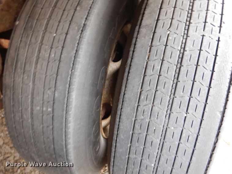 image for item HD9228 1999 Trailmobile dry van trailer