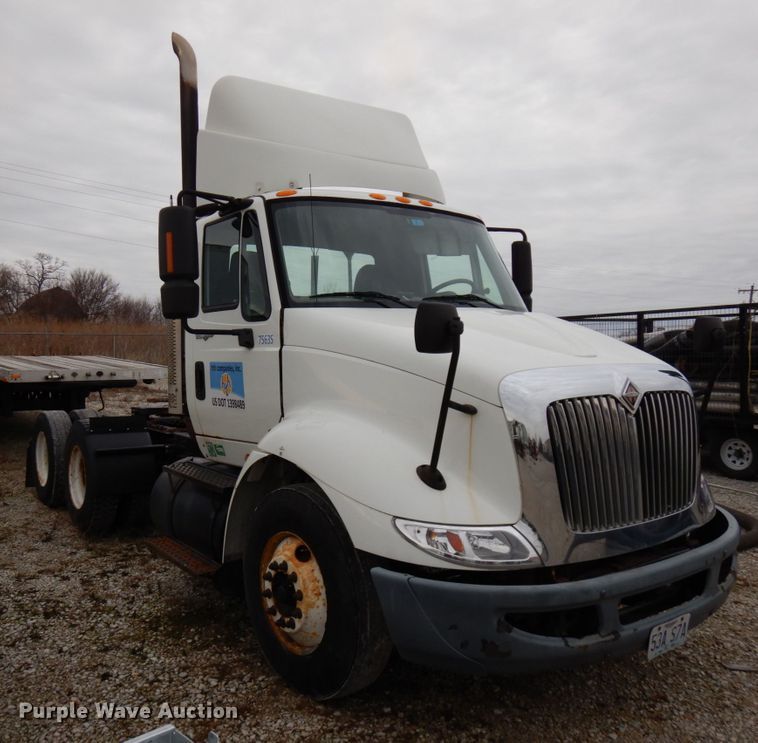 image for item HD9230 2008 International 8600  semi truck