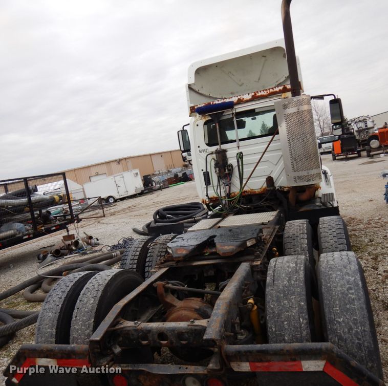 image for item HD9230 2008 International 8600  semi truck