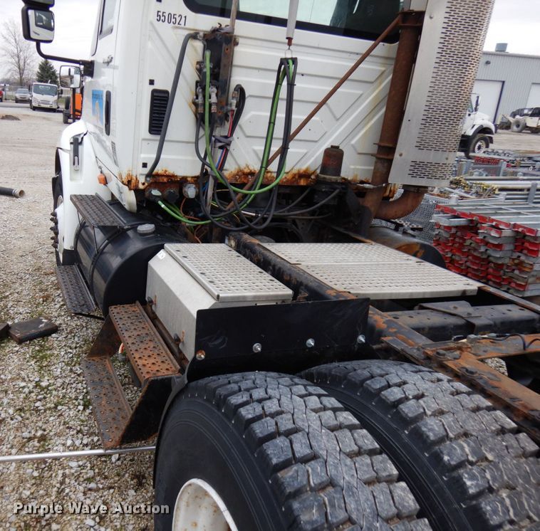 image for item HD9230 2008 International 8600  semi truck