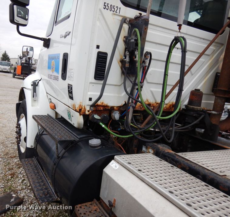 image for item HD9230 2008 International 8600  semi truck