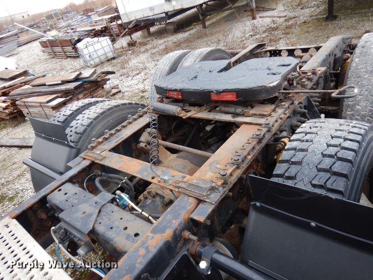 image for item HD9230 2008 International 8600  semi truck