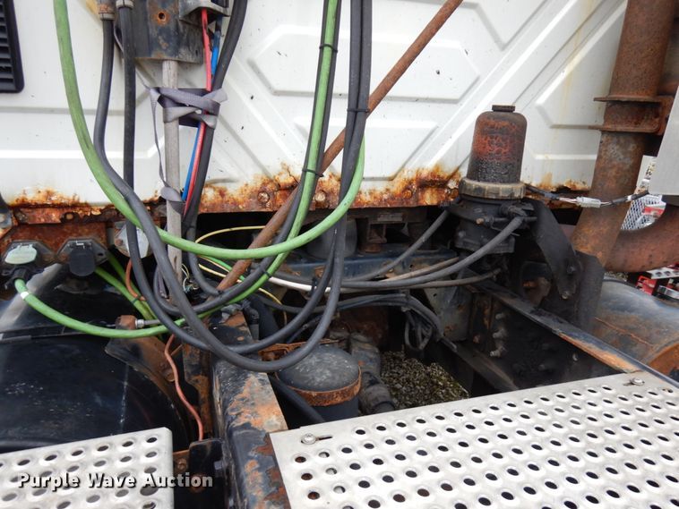 image for item HD9230 2008 International 8600  semi truck