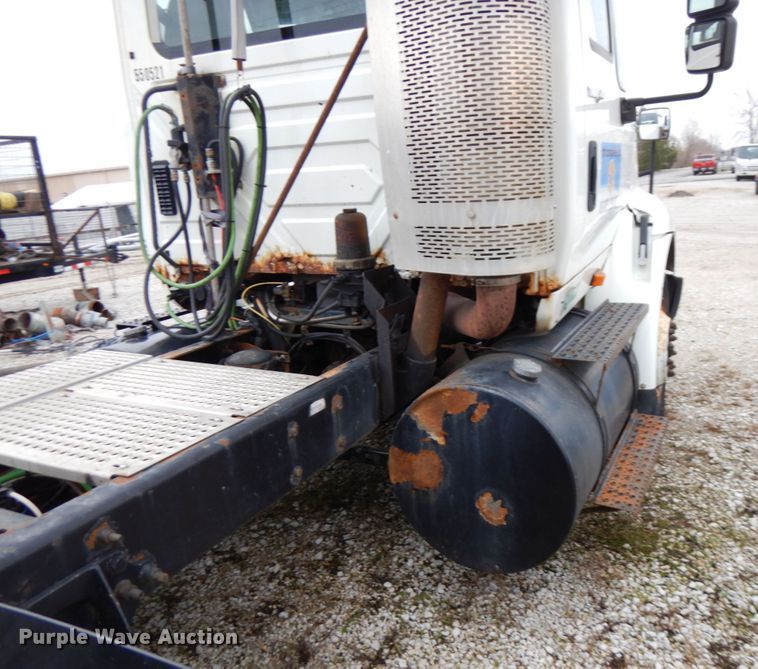 image for item HD9230 2008 International 8600  semi truck