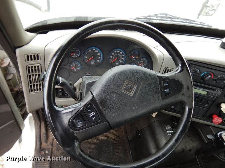 image for item HD9230 2008 International 8600  semi truck