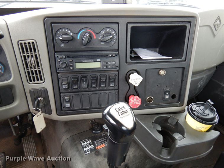 image for item HD9230 2008 International 8600  semi truck