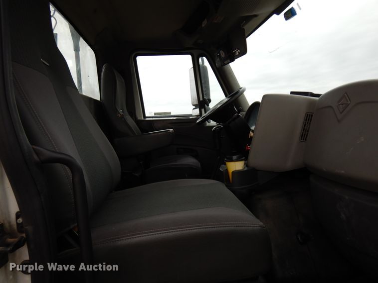 image for item HD9230 2008 International 8600  semi truck