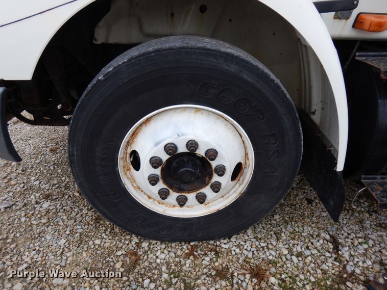 image for item HD9230 2008 International 8600  semi truck