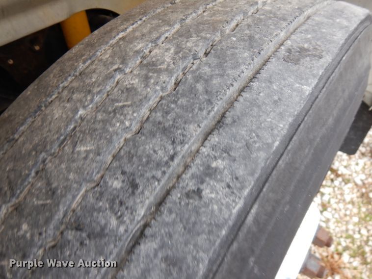 image for item HD9230 2008 International 8600  semi truck