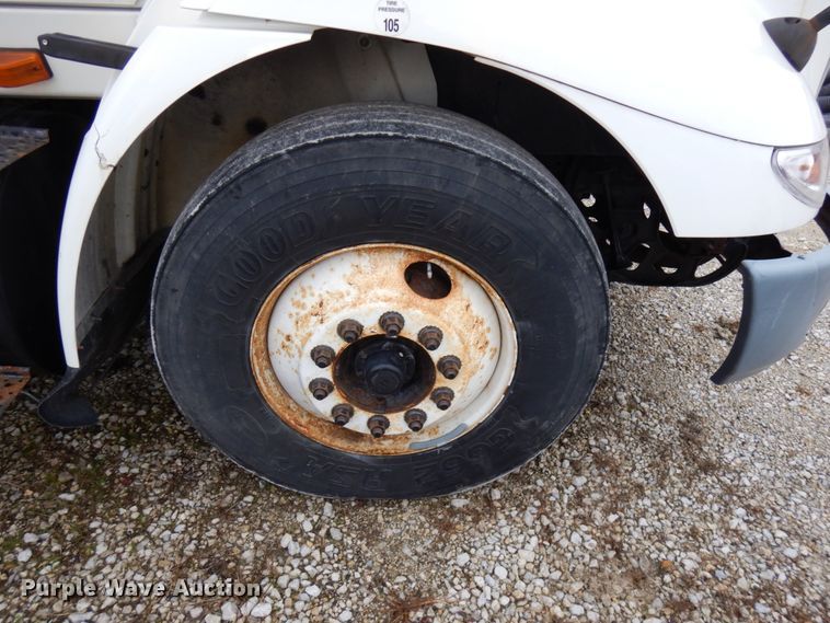 image for item HD9230 2008 International 8600  semi truck