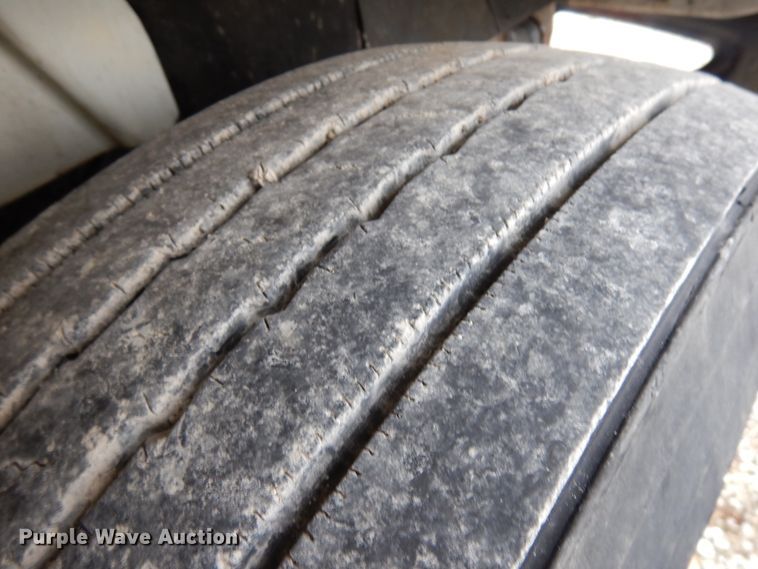 image for item HD9230 2008 International 8600  semi truck