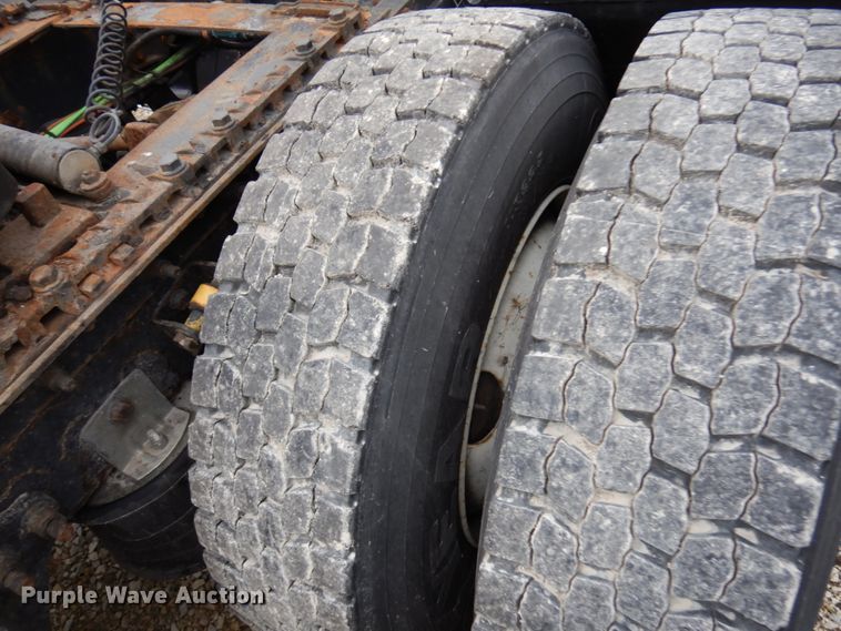 image for item HD9230 2008 International 8600  semi truck