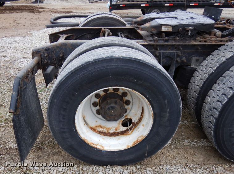 image for item HD9230 2008 International 8600  semi truck