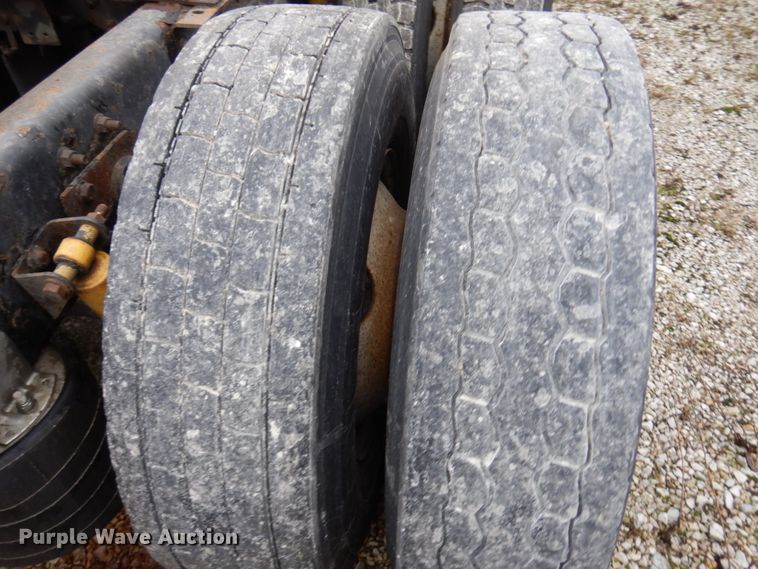 image for item HD9230 2008 International 8600  semi truck