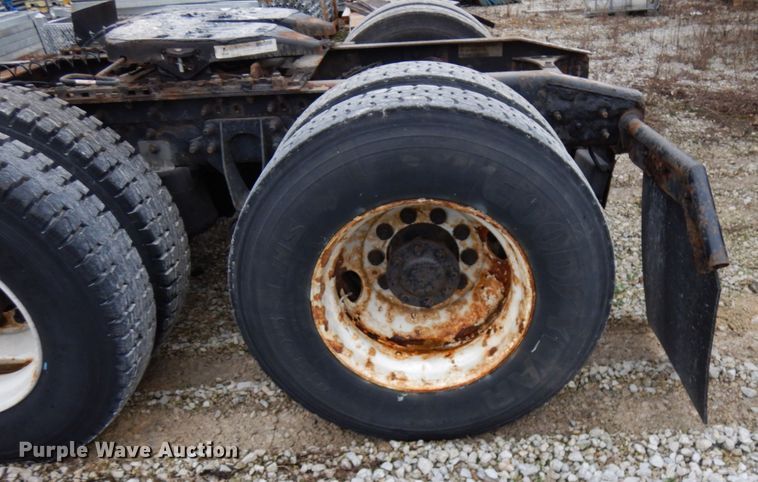 image for item HD9230 2008 International 8600  semi truck