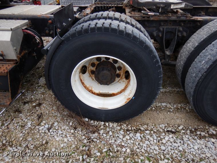 image for item HD9230 2008 International 8600  semi truck