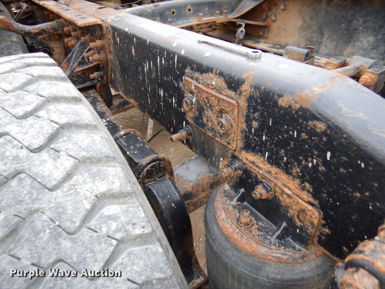 image for item HD9240 2005 Mack CX613  semi truck