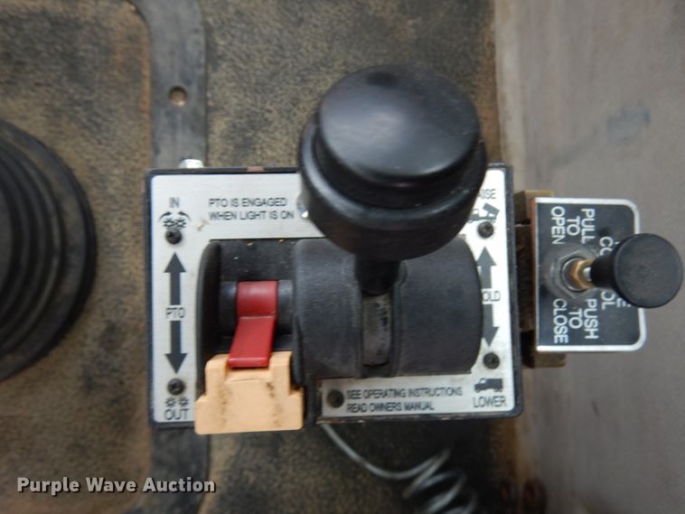 image for item HD9240 2005 Mack CX613  semi truck