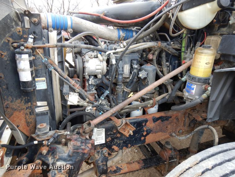 image for item HD9240 2005 Mack CX613  semi truck