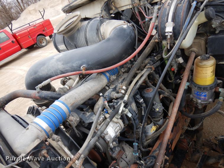 image for item HD9240 2005 Mack CX613  semi truck