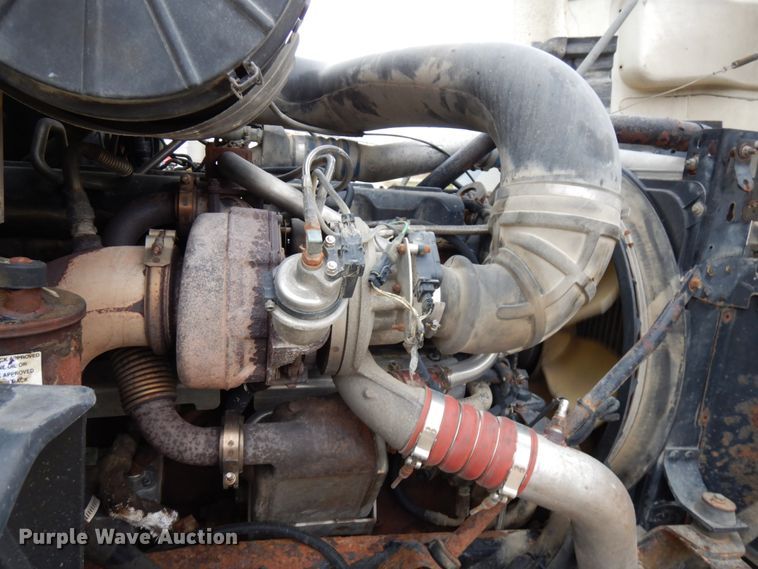 image for item HD9240 2005 Mack CX613  semi truck