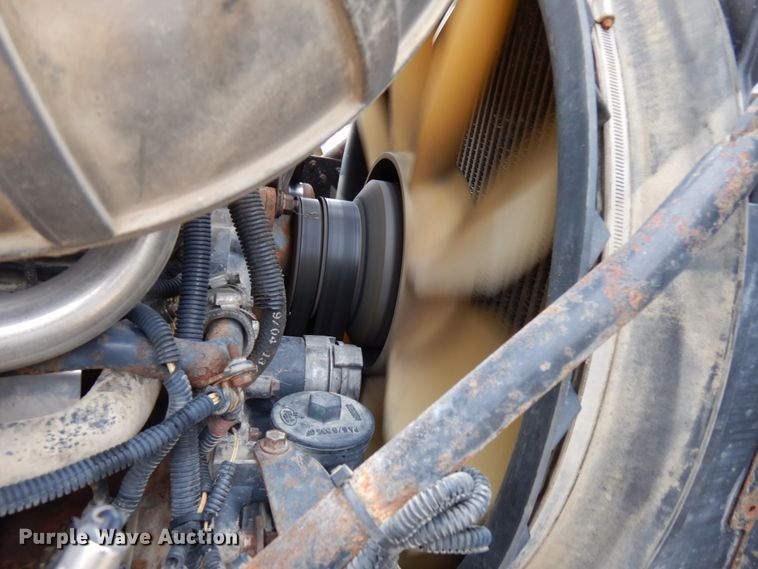 image for item HD9240 2005 Mack CX613  semi truck