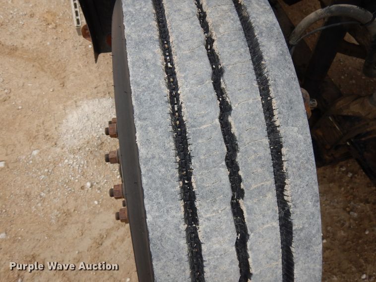 image for item HD9240 2005 Mack CX613  semi truck