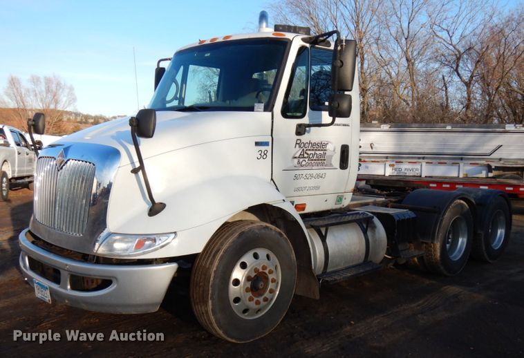 image for item HD9245 2006 International 8600  semi truck