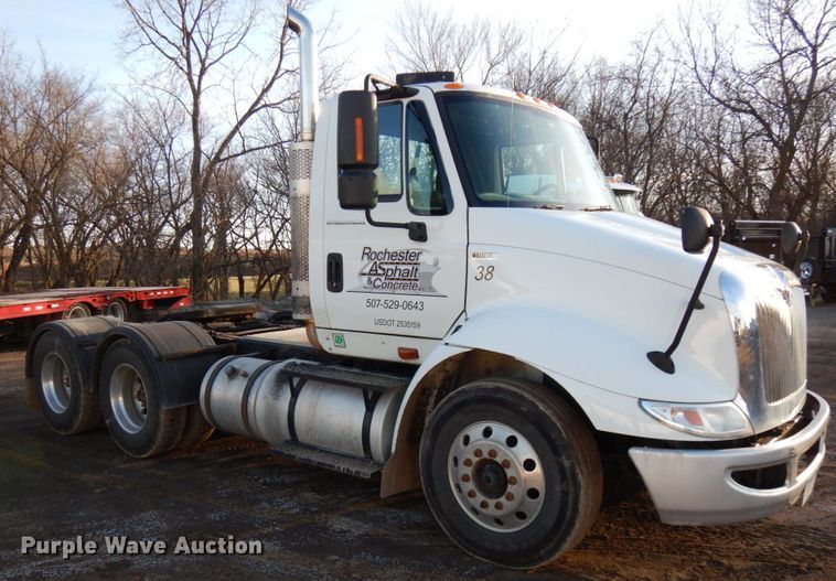 image for item HD9245 2006 International 8600  semi truck