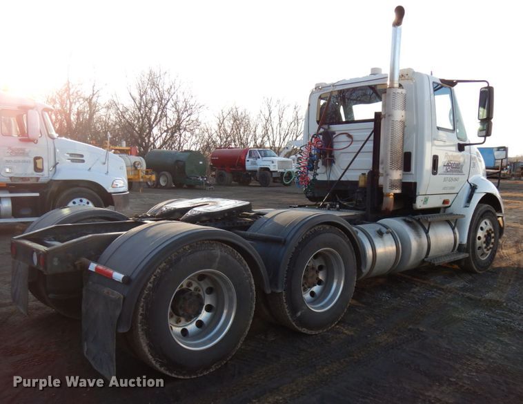 image for item HD9245 2006 International 8600  semi truck