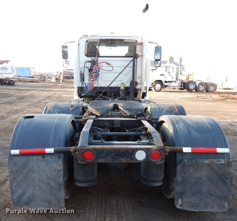 image for item HD9245 2006 International 8600  semi truck