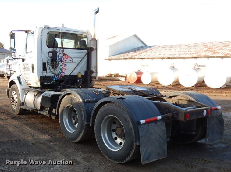 image for item HD9245 2006 International 8600  semi truck