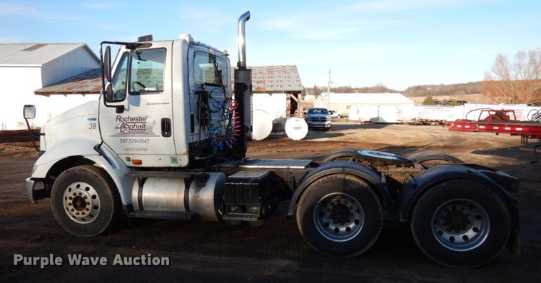 image for item HD9245 2006 International 8600  semi truck