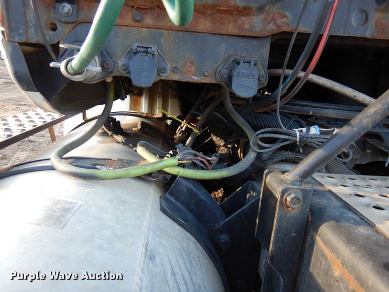 image for item HD9245 2006 International 8600  semi truck