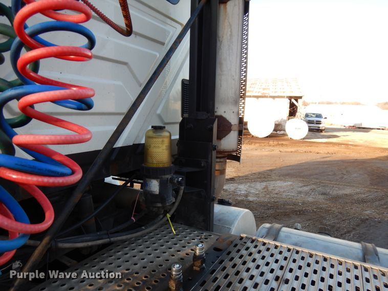 image for item HD9245 2006 International 8600  semi truck