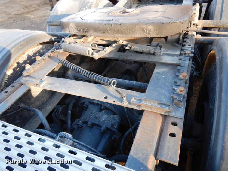 image for item HD9245 2006 International 8600  semi truck