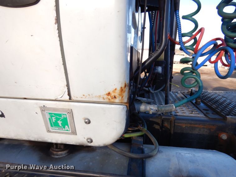 image for item HD9245 2006 International 8600  semi truck