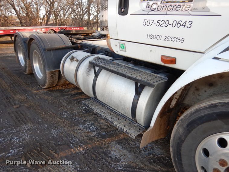 image for item HD9245 2006 International 8600  semi truck