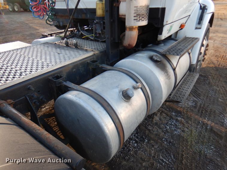 image for item HD9245 2006 International 8600  semi truck