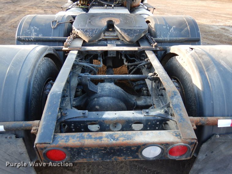 image for item HD9245 2006 International 8600  semi truck