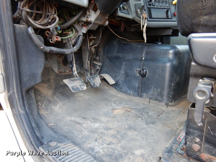 image for item HD9245 2006 International 8600  semi truck