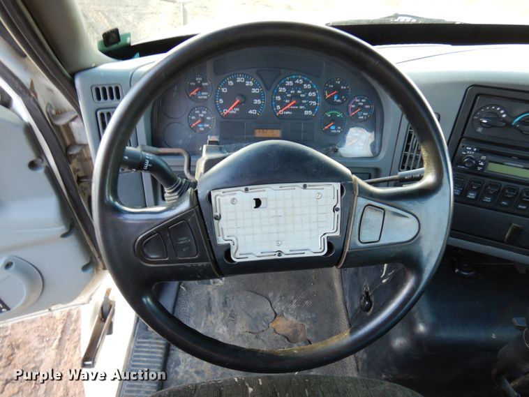 image for item HD9245 2006 International 8600  semi truck