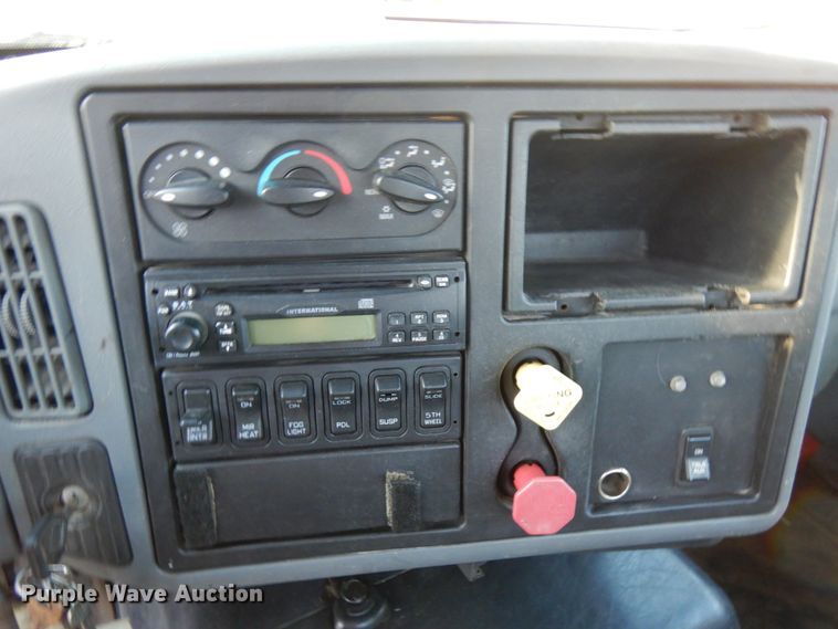 image for item HD9245 2006 International 8600  semi truck